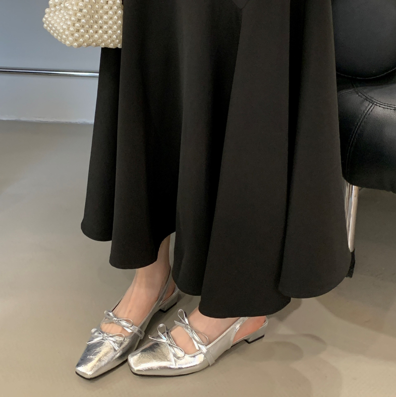 Ženske sandale s zatvorenim prstom, srebrna mašna, debeli pet, ljeto 2024 novi model, elegantne.