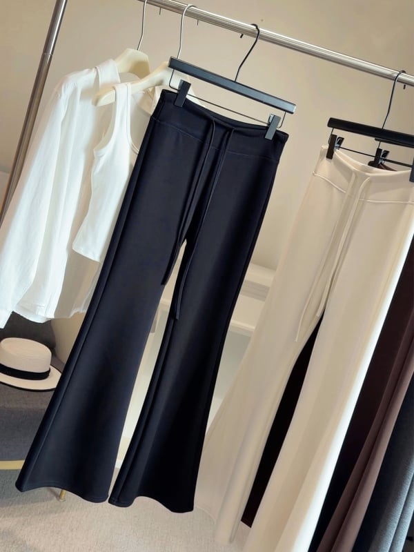 Damske pamukne hlače s flared krojem, visoki struk, vezanje, ležerni sportski stil, sive
