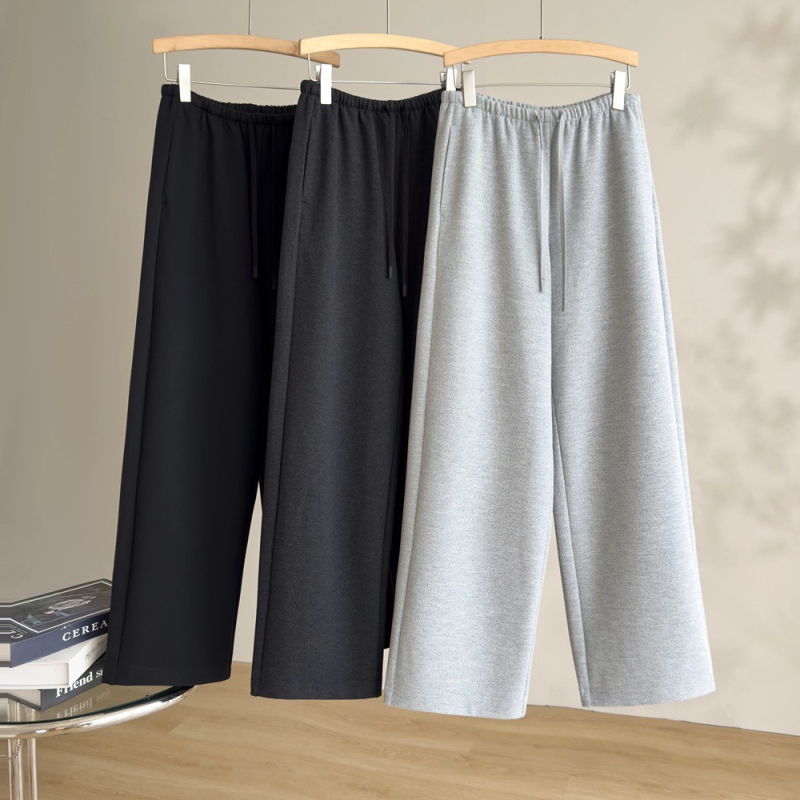 Crne ženske hlače s širokim krojem, šnira za podešavanje, fleece podstava, elastičan pojas, casual