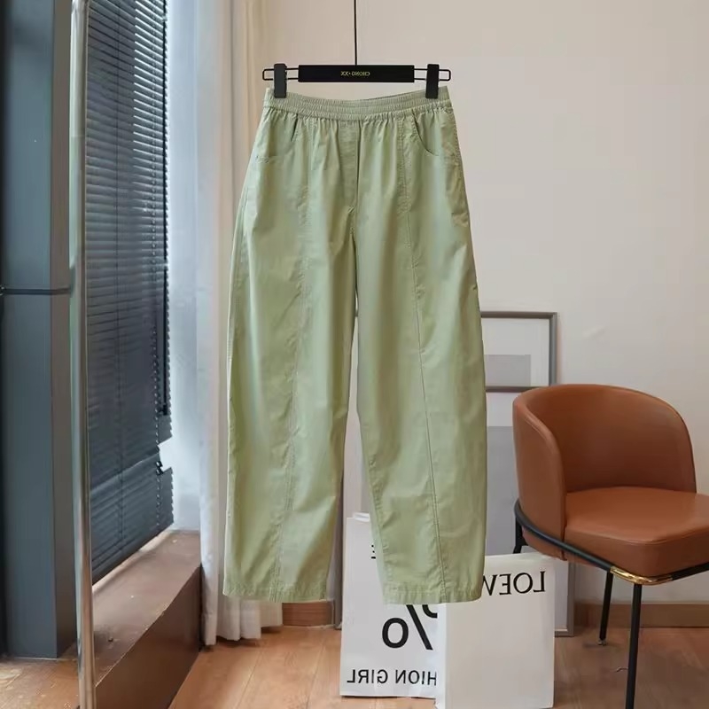 2025 ljeto: Ženske hlače s visokim strukom, široke i vizualno ističu siluetu, lagani pamuk-lin materijal, cropped haremske hlače