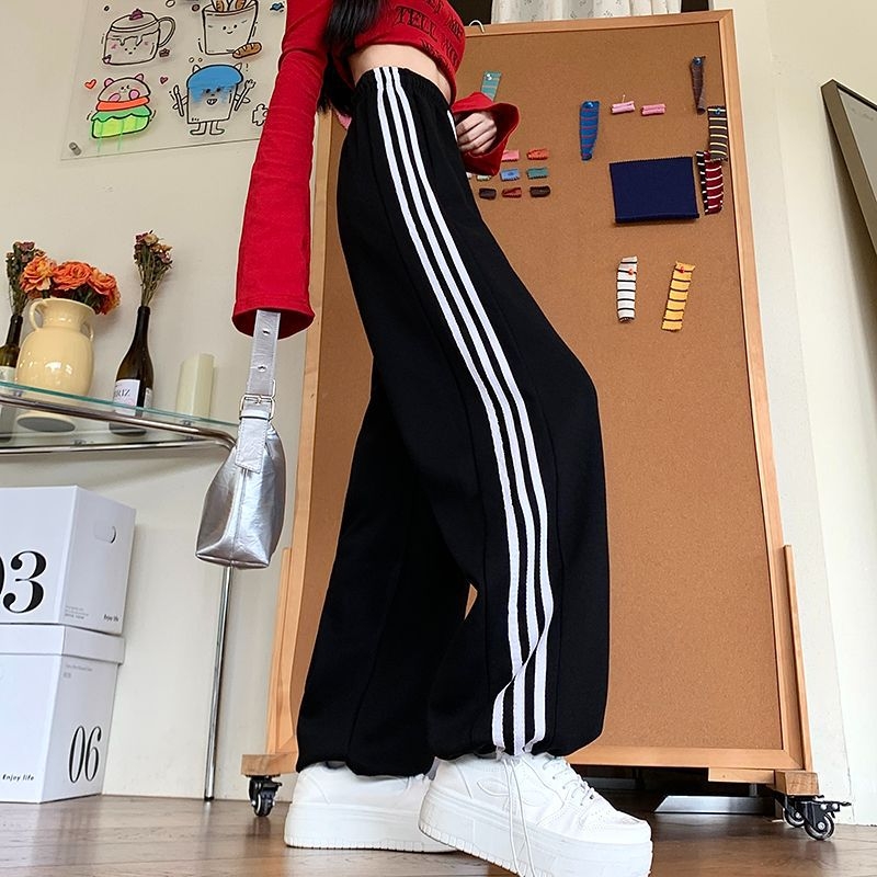 Ženske sportske hlače visokog struka, širokih nogavica, ravnog kroja, tri pruge, casual
