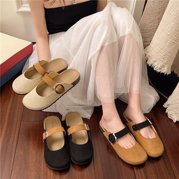 Sandale feminine în stil Birkenstock: vârf închis, decupaje decorative, talpă moale respirabilă, pentru interior și exterior