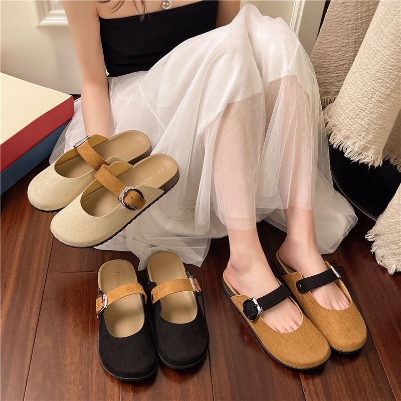 Sandale feminine în stil Birkenstock: vârf închis, decupaje decorative, talpă moale respirabilă, pentru interior și exterior