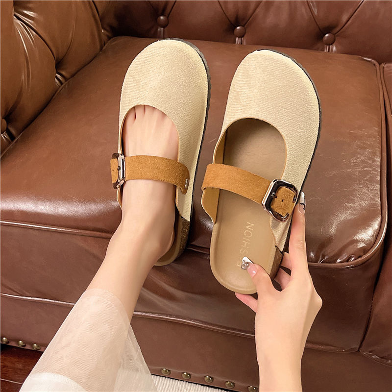 Sandale feminine în stil Birkenstock: vârf închis, decupaje decorative, talpă moale respirabilă, pentru interior și exterior