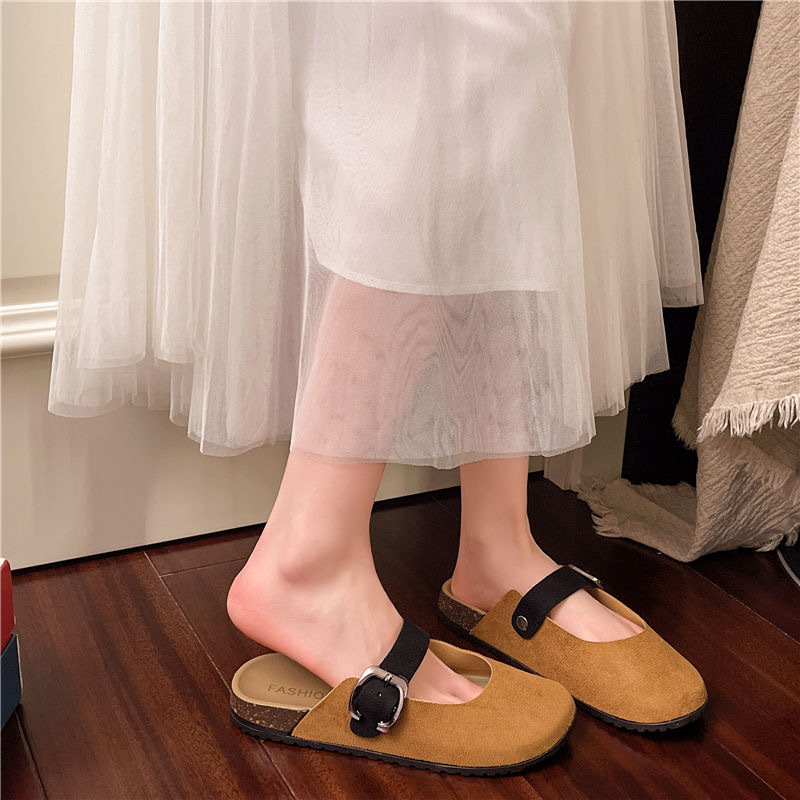 Sandale feminine în stil Birkenstock: vârf închis, decupaje decorative, talpă moale respirabilă, pentru interior și exterior