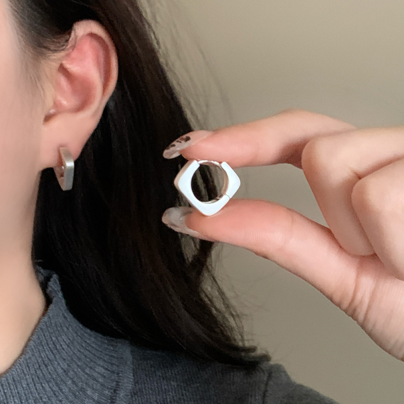 Naušnice kvadratnog geometrijskog stila, francuskog duha, minimalistički vintage dizajn, mat završetak od metala, za žene