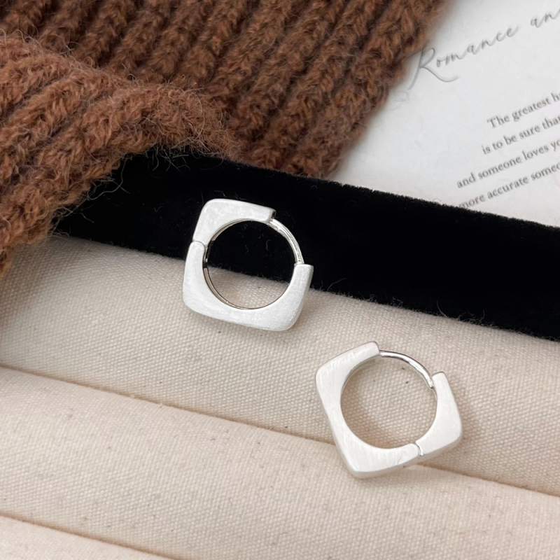 Naušnice kvadratnog geometrijskog stila, francuskog duha, minimalistički vintage dizajn, mat završetak od metala, za žene