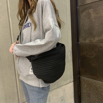 Ženska crossbody torba s plisiranim strukom, 2023 modni trend, japanski casual sportski stil
