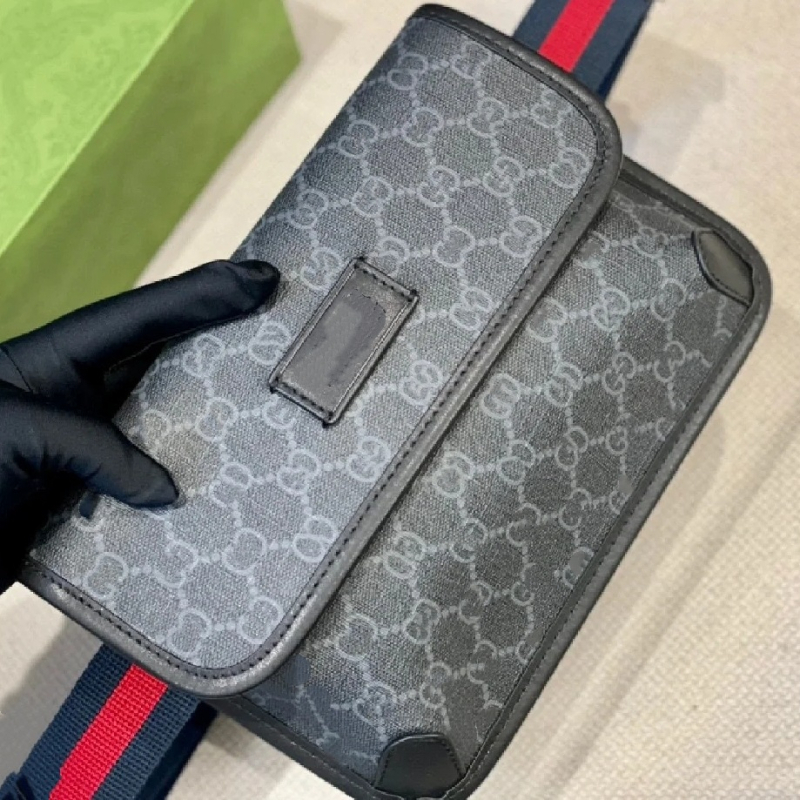 Torba messenger od prave kože s monogramom, širokim prugastim remenom za rame; torba za pojas, prsna i crossbody za žene