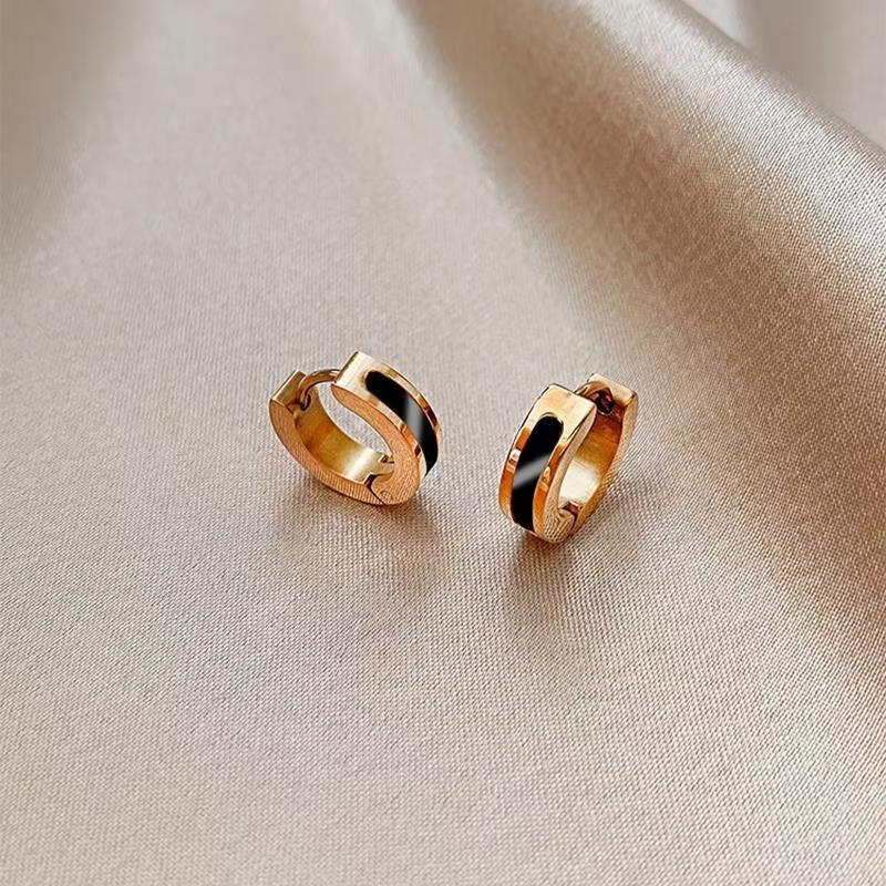 Korejski stil, jednostavne naušnice od titan čelika s oblikom školjke, male i elegantne za žene