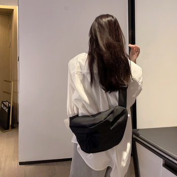 Ženska crossbody torba u korejskom stilu, velikog kapaciteta, PU koža, dumpling oblik, gradski stil, unutarnja džep sa zatvaračem, meki materijal