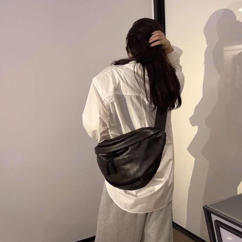 Ženska crossbody torba u korejskom stilu, velikog kapaciteta, PU koža, dumpling oblik, gradski stil, unutarnja džep sa zatvaračem, meki materijal