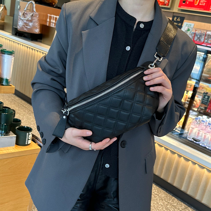 9108-3 Ženska mekana kožna crossbody torbica, 2025 nova verzija, široka naramenica, karirani uzorak, svakodnevna torba