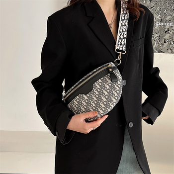 Ženska torbica s natpisom slova, minimalistički dizajn, novi model 2026, crossbody torba za svakodnevnu upotrebu
