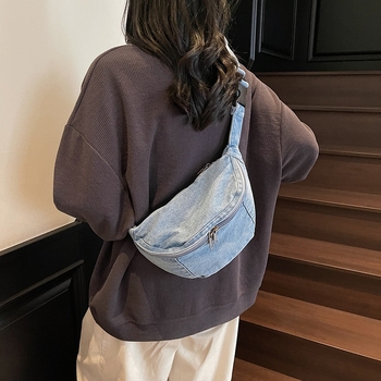 2025 Ženska crossbody torba od opranog denima, velika kapaciteta, umjetnički stil, ulična moda, s jednim remenom