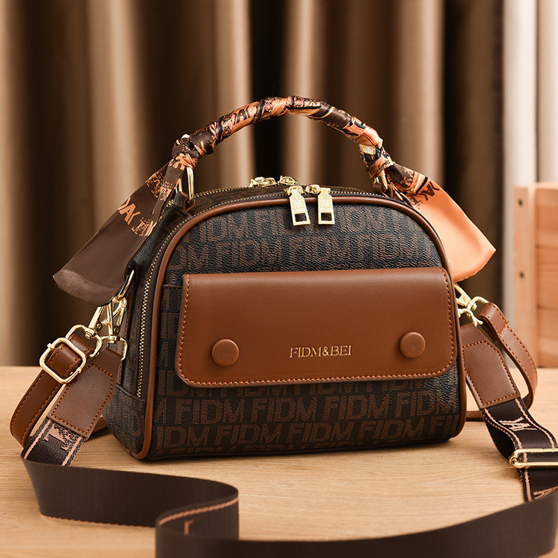 Ženska PU crossbody torba, mala kvadratna forma, 2025 novi model, svakodnevna uporaba, s jednom naramenicom i zatvaračem