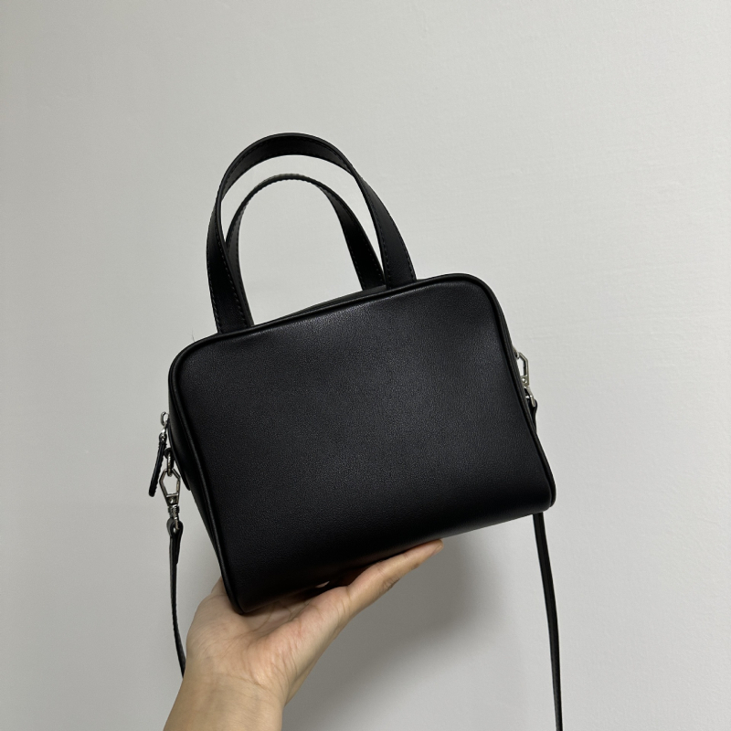Ray — minimalistička mala kvadratna kožna torbica s crossbody remenom, torba za fotoaparat