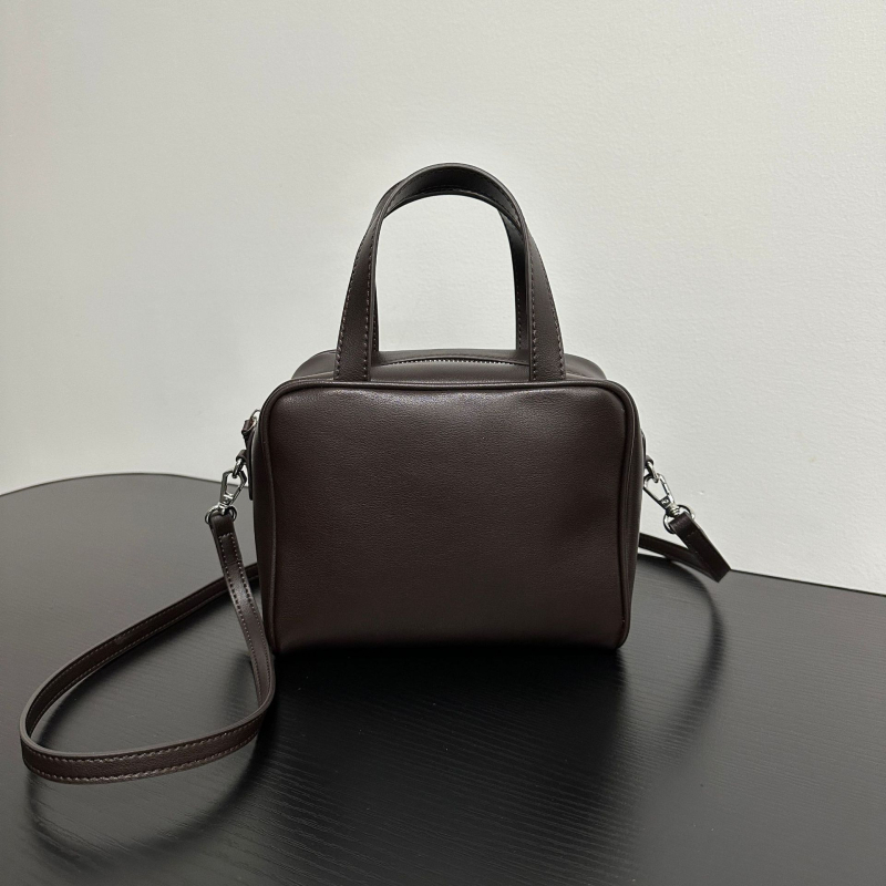 Ray — minimalistička mala kvadratna kožna torbica s crossbody remenom, torba za fotoaparat