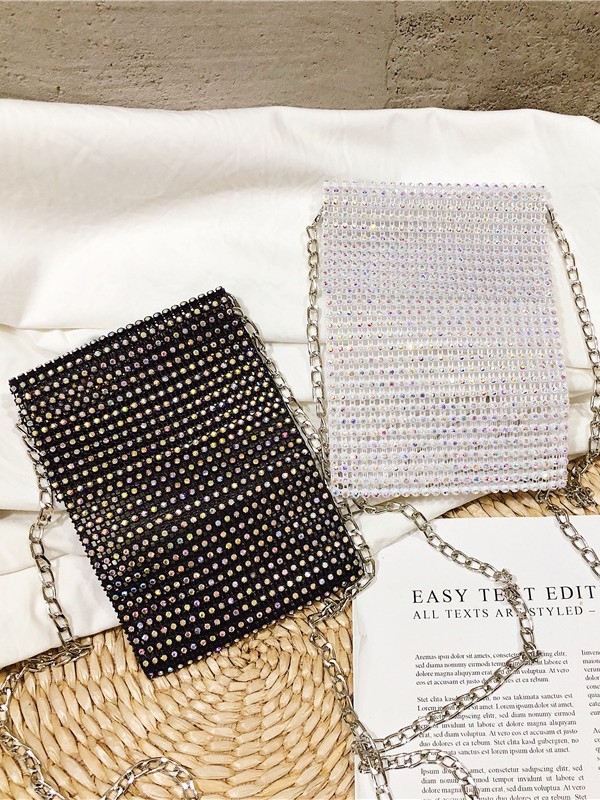 Ženska crossbody torba 2026, europski i američki stil, pročišćeni lančani dizajn, mrežasti džep za telefon, mali kvadratni oblik, PU materijal