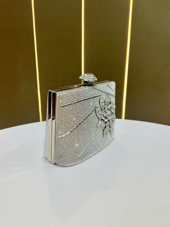 Večernja torbica s kristalima i perlama, elegantna crossbody torbica
