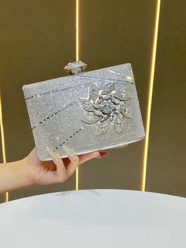 Večernja torbica s kristalima i perlama, elegantna crossbody torbica