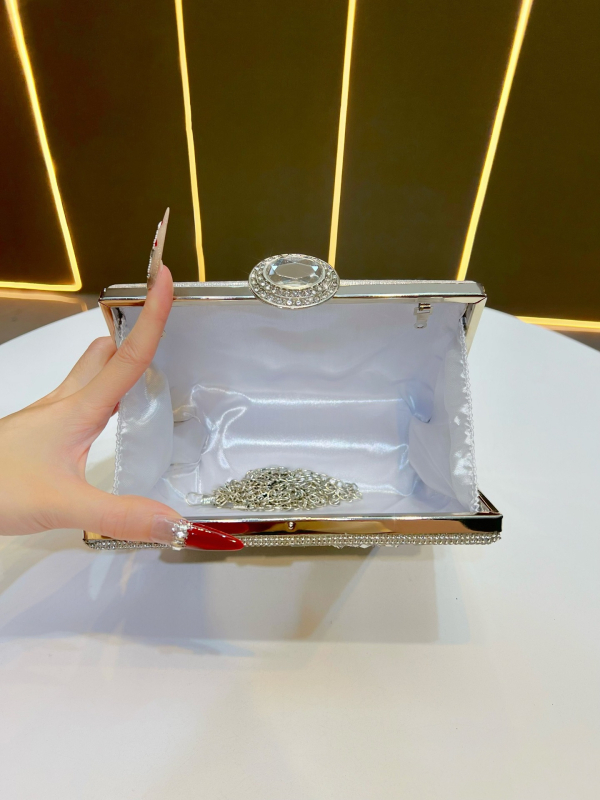 Večernja torbica s kristalima i perlama, elegantna crossbody torbica