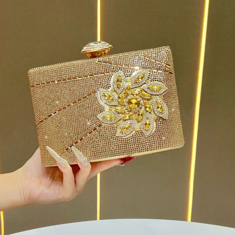 Večernja torbica s kristalima i perlama, elegantna crossbody torbica