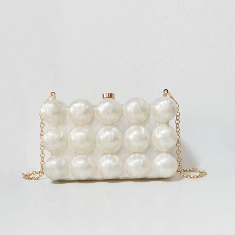Akrilna clutch torbica u francuskom stilu s perlanskim učinkom i mjehuričastom teksturom, jednofarbna, crossbody večernja torba