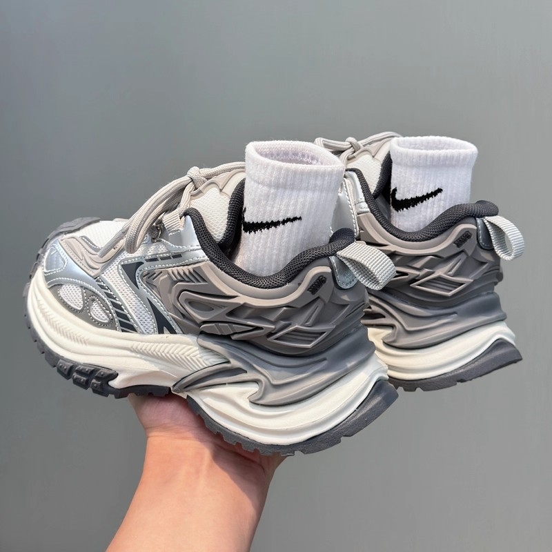 Παιδικά παπούτσια τύπου dad shoes με ασημένιο σχέδιο φιδιού, Velcro και καουτσούκ σόλα