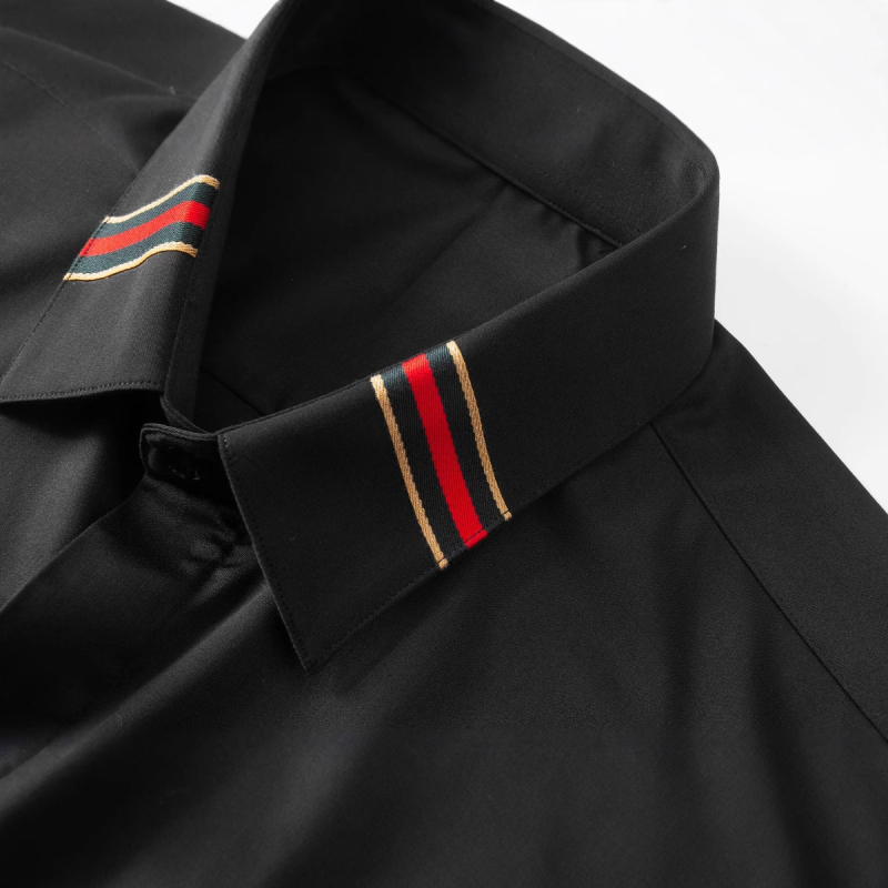 Muška slim-fit košulja s crvenim panelima, od recikliranih vlakana, prozračna, UV-otporna, dugi rukavi, oštar ovratnik.