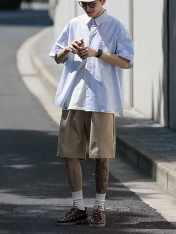 Harajuku stílusú csíkos férfi ing, lazán szabott, hosszú ujjú, tavaszi divat