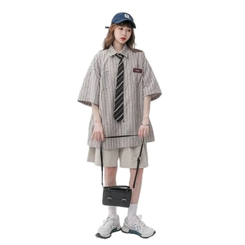 Ljeto 2025 Unisex labava košulja od Ice Silk s prugama, kratkih rukava, stil Hongkong i japanski stil