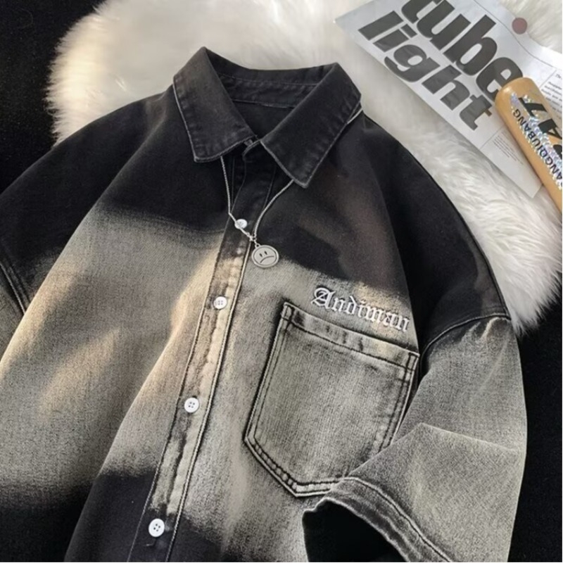 Ανδρικό denim πουκάμισο με μεταβατικό χρώμα, κοντομάνικο, καλοκαίρι, στυλ Χονγκ Κονγκ, χαλαρή γραμμή, τετράγωνος γιακά, λεπτομέρεια με τσέπη