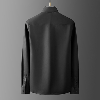 Muška pamučna košulja s dugim rukavima, slim fit, s brodiranim Pegazom, crno-bijela