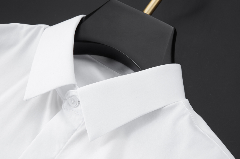 Muška pamučna košulja s dugim rukavima, slim fit, s brodiranim Pegazom, crno-bijela