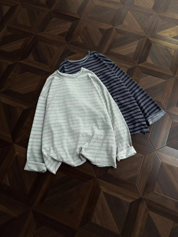 Muška majica s dugim rukavom s prugama, okrugli izrez, američki retro stil, udoban široki kroj, jesen 2025