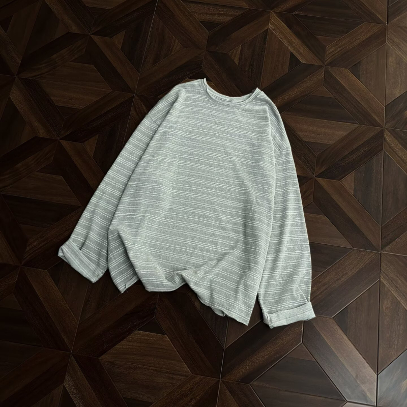 Muška majica s dugim rukavom s prugama, okrugli izrez, američki retro stil, udoban široki kroj, jesen 2025