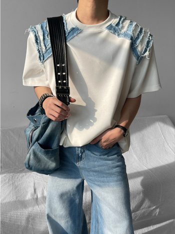 Ανδρικό T-shirt χαλαρής γραμμής με patch από denim στους ώμους, streetwear αμερικορικού στυλ, υψηλής ποιότητας αίσθηση
