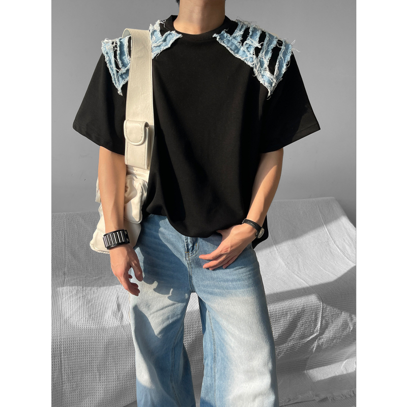Ανδρικό T-shirt χαλαρής γραμμής με patch από denim στους ώμους, streetwear αμερικορικού στυλ, υψηλής ποιότητας αίσθηση