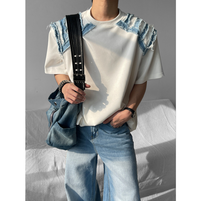 Ανδρικό T-shirt χαλαρής γραμμής με patch από denim στους ώμους, streetwear αμερικορικού στυλ, υψηλής ποιότητας αίσθηση