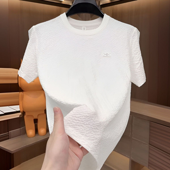 Ανδρικό καλοκαιρινό T-shirt με υφή ice-silk και κεντημένο λογότυπο, στρογγυλός λαιμός, κοντό μανίκι