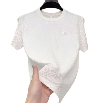 Ανδρικό καλοκαιρινό T-shirt με υφή ice-silk και κεντημένο λογότυπο, στρογγυλός λαιμός, κοντό μανίκι