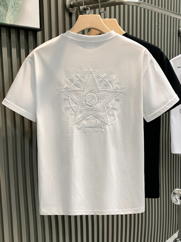 Αντρικό καλοκαιρινό T‑shirt με κέντημα και γεωμετρικό μοτίβο ζακάρ, κοντό μανίκι, στρογγυλή λαιμόκοψη