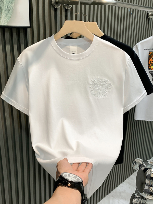 Αντρικό καλοκαιρινό T‑shirt με κέντημα και γεωμετρικό μοτίβο ζακάρ, κοντό μανίκι, στρογγυλή λαιμόκοψη