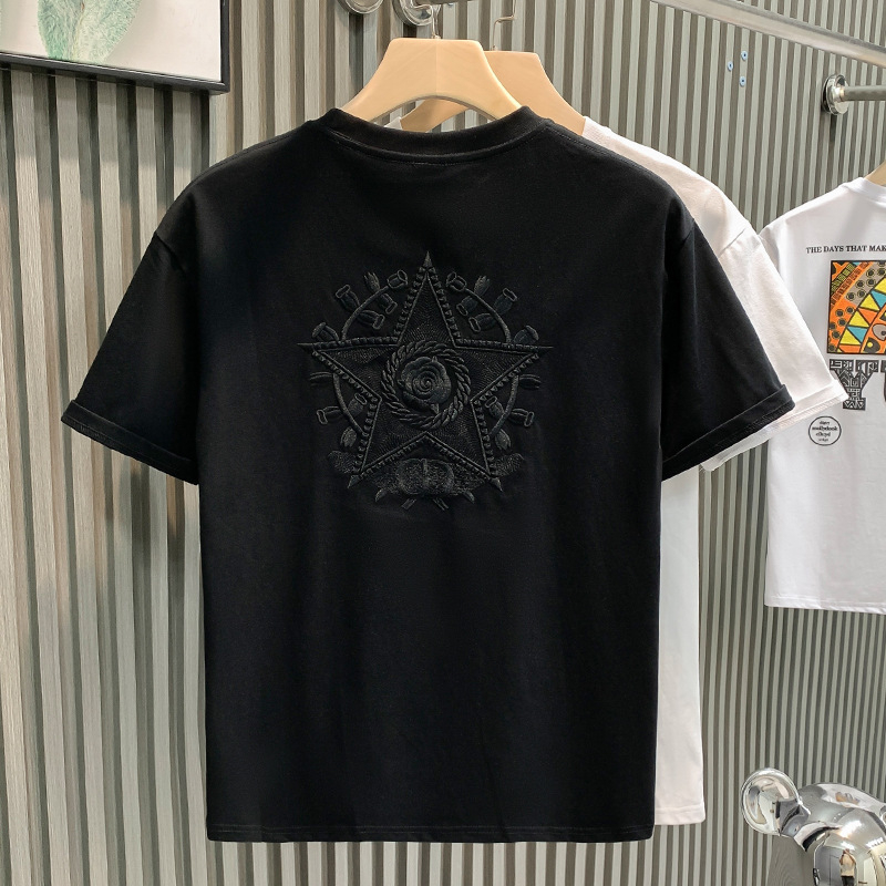 Αντρικό καλοκαιρινό T‑shirt με κέντημα και γεωμετρικό μοτίβο ζακάρ, κοντό μανίκι, στρογγυλή λαιμόκοψη