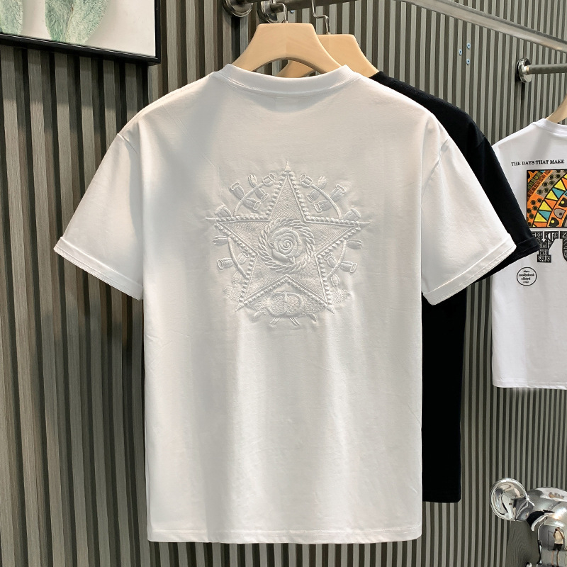Αντρικό καλοκαιρινό T‑shirt με κέντημα και γεωμετρικό μοτίβο ζακάρ, κοντό μανίκι, στρογγυλή λαιμόκοψη