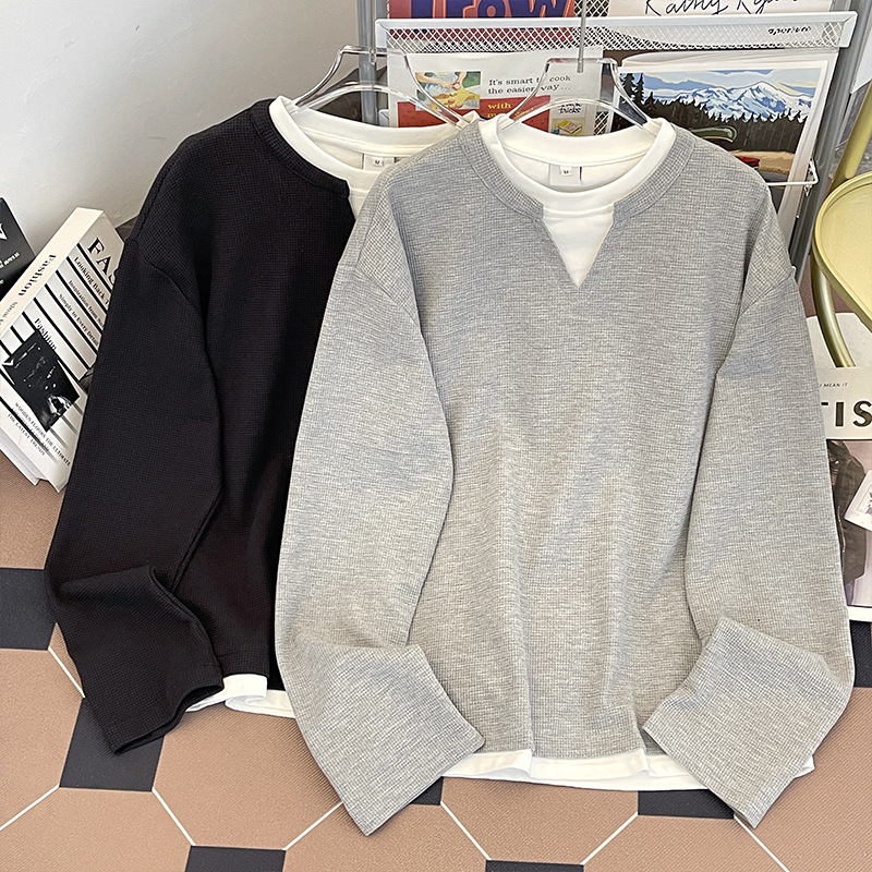 Muška dugačka rukava majica s waffle uzorkom, izgled dvaju dijelova, opuštena silueta, minimalistički retro casual, bez ovratnika, V-izrez, proljeće-jesen.