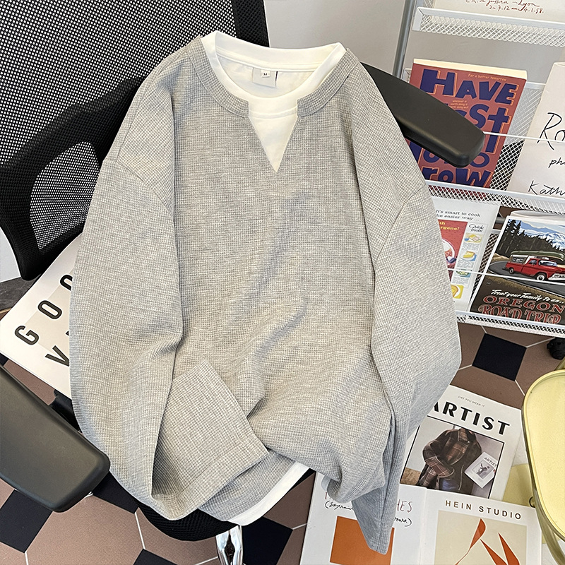 Muška dugačka rukava majica s waffle uzorkom, izgled dvaju dijelova, opuštena silueta, minimalistički retro casual, bez ovratnika, V-izrez, proljeće-jesen.