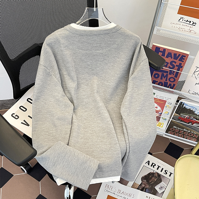 Muška dugačka rukava majica s waffle uzorkom, izgled dvaju dijelova, opuštena silueta, minimalistički retro casual, bez ovratnika, V-izrez, proljeće-jesen.