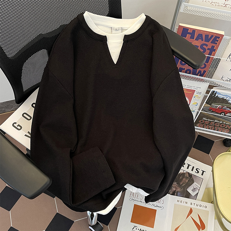 Muška dugačka rukava majica s waffle uzorkom, izgled dvaju dijelova, opuštena silueta, minimalistički retro casual, bez ovratnika, V-izrez, proljeće-jesen.
